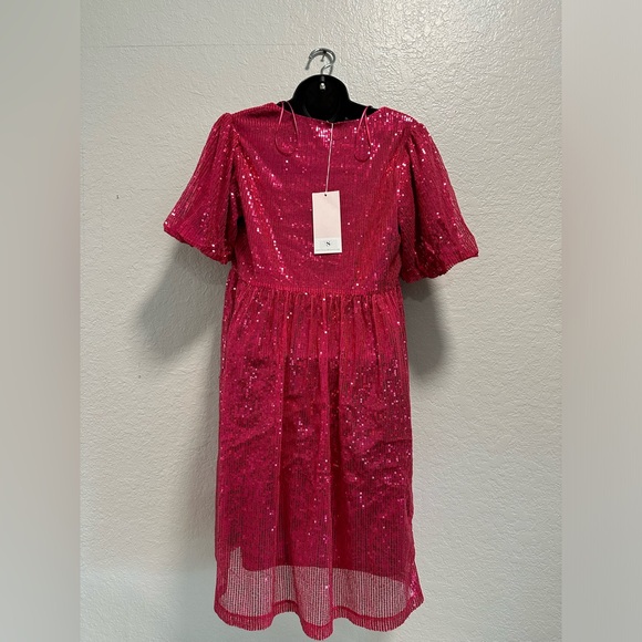 ALL THAT SHIMMERS SEQUIN DRESS IN MAGENTA BY PINK DESERT M - Picture 5 of 6